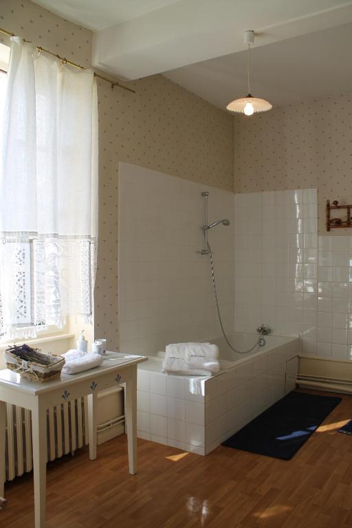 Chambres D'Hotes La Distillerie B&B Saint-Germain-du-Bois Room photo